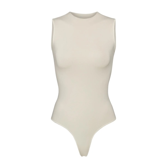 SKIMS ESSENTIAL CREW NECK SLEEVELESS BODYSUIT - Picture 2 of 4